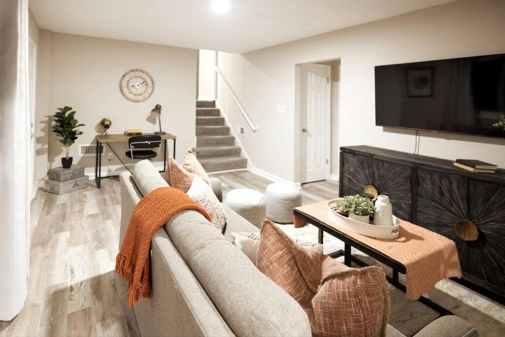 Spacious Oasis in Quiet Suburb - Housity