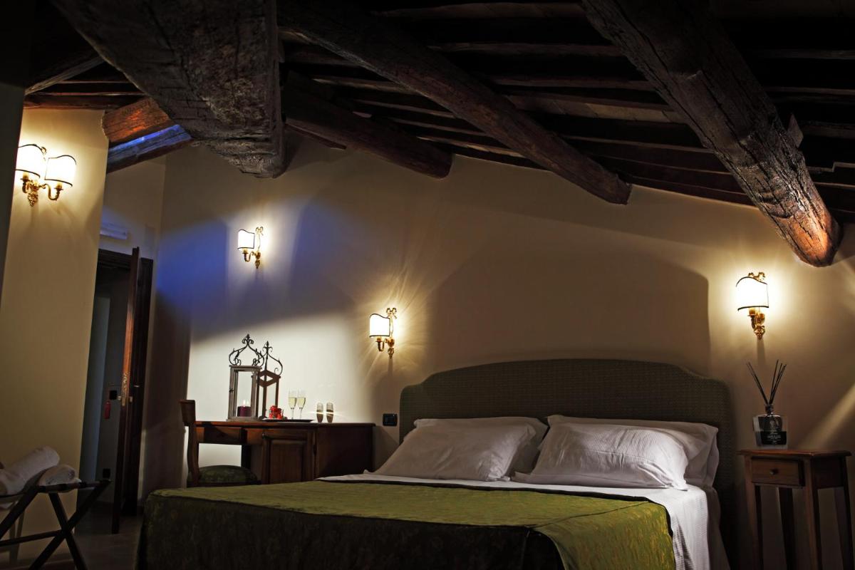 Relais Il Postiglione - Antica Posta dei Chigi - Housity
