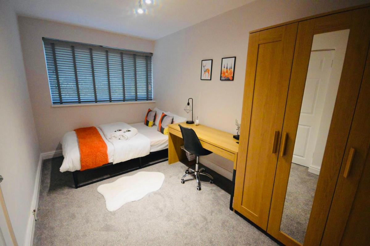 Remarkable 3-Bed Ground Floor Apartment - Coventry - Hizvo