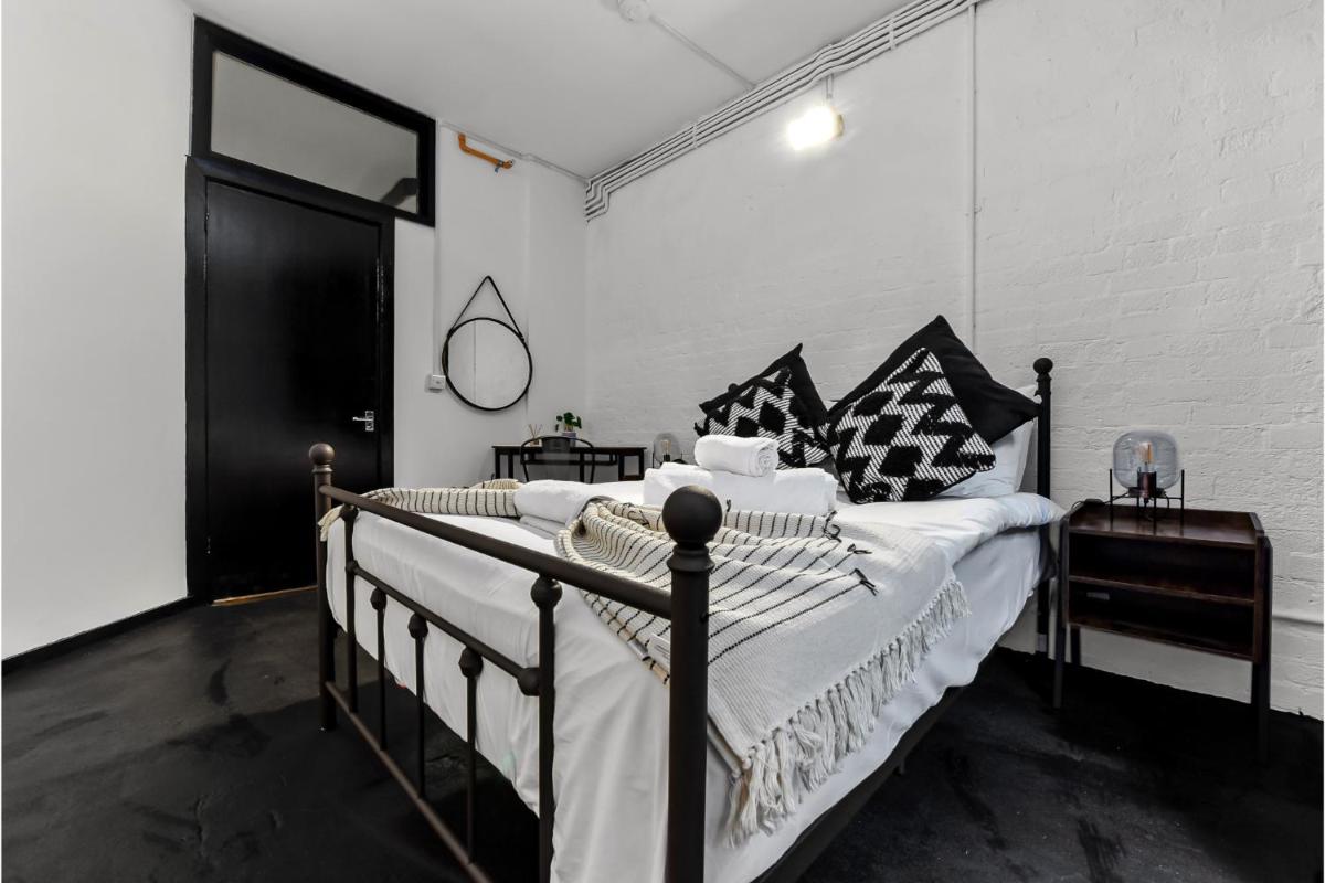 Trendy, Arty, 3BR in Heart of Hipster Hackney! - Housity
