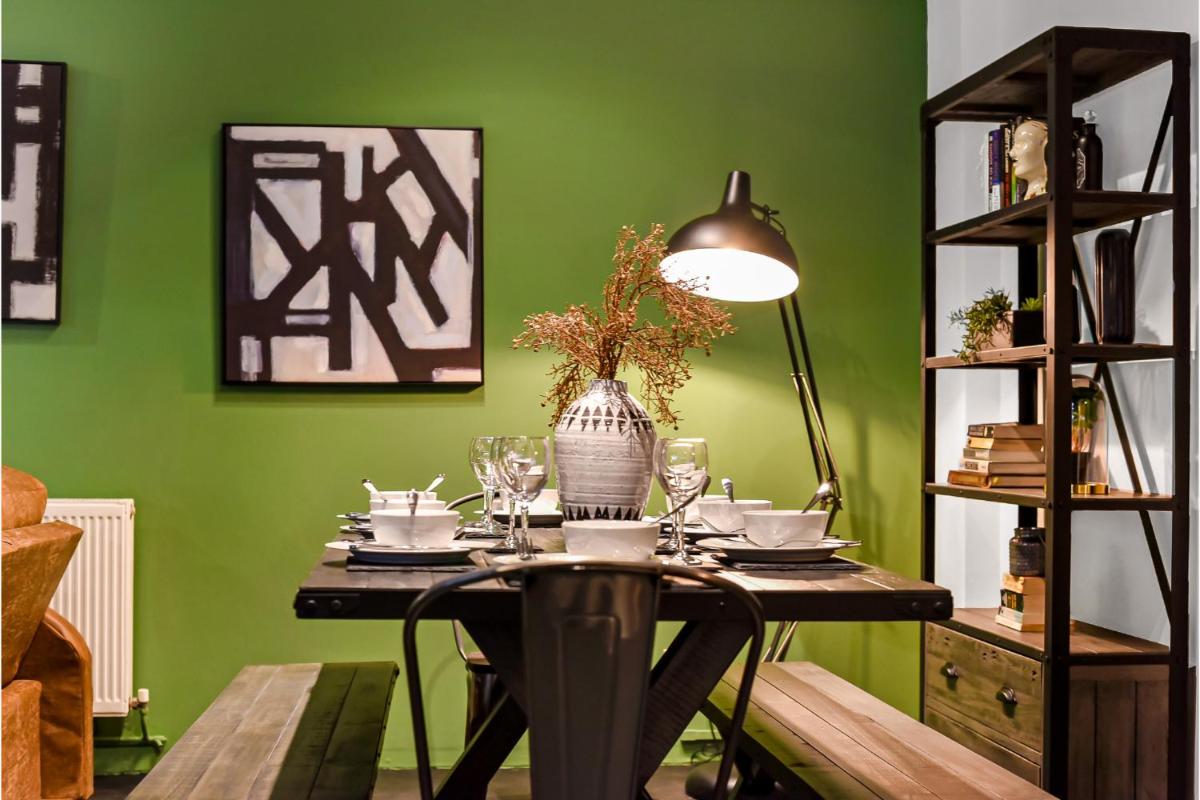 Trendy, Arty, 3BR in Heart of Hipster Hackney! - Housity