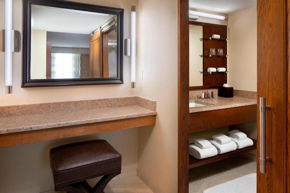 The Lincoln Marriott Cornhusker Hotel - Housity