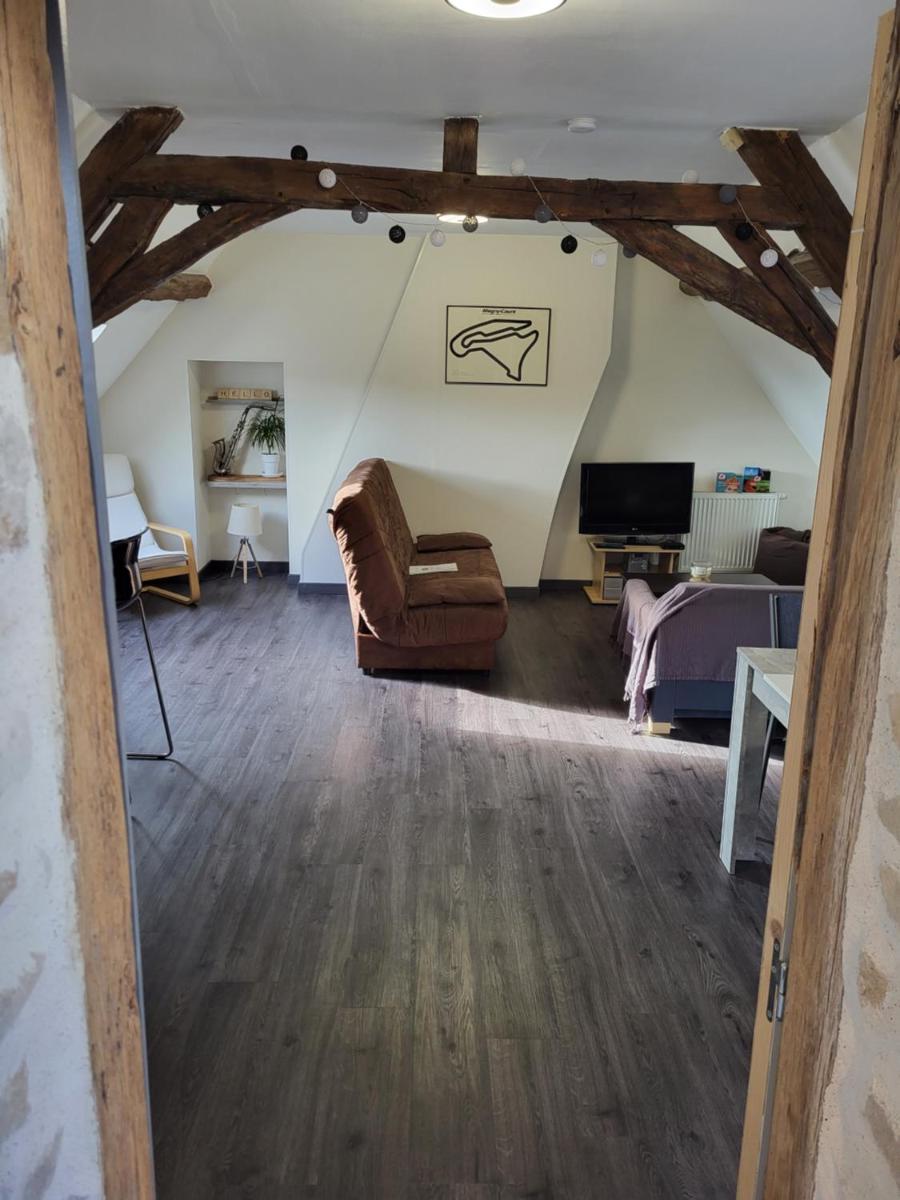 Appartement au pied du circuit de Magny-cours - Housity