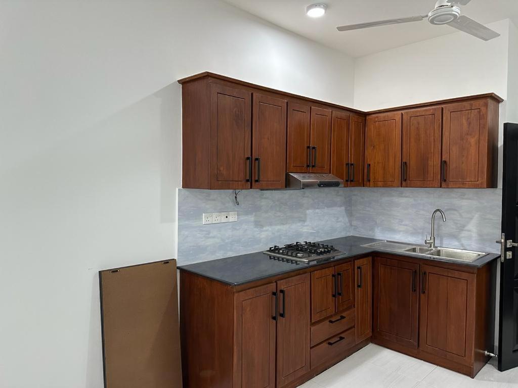 lanka leisure - Housity
