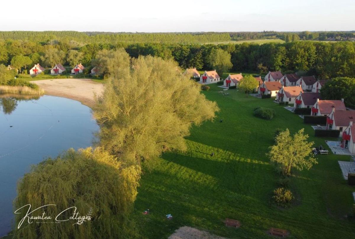 Ruim vakantiehuis aan meer bij Nijmegen Gelderland - Housity