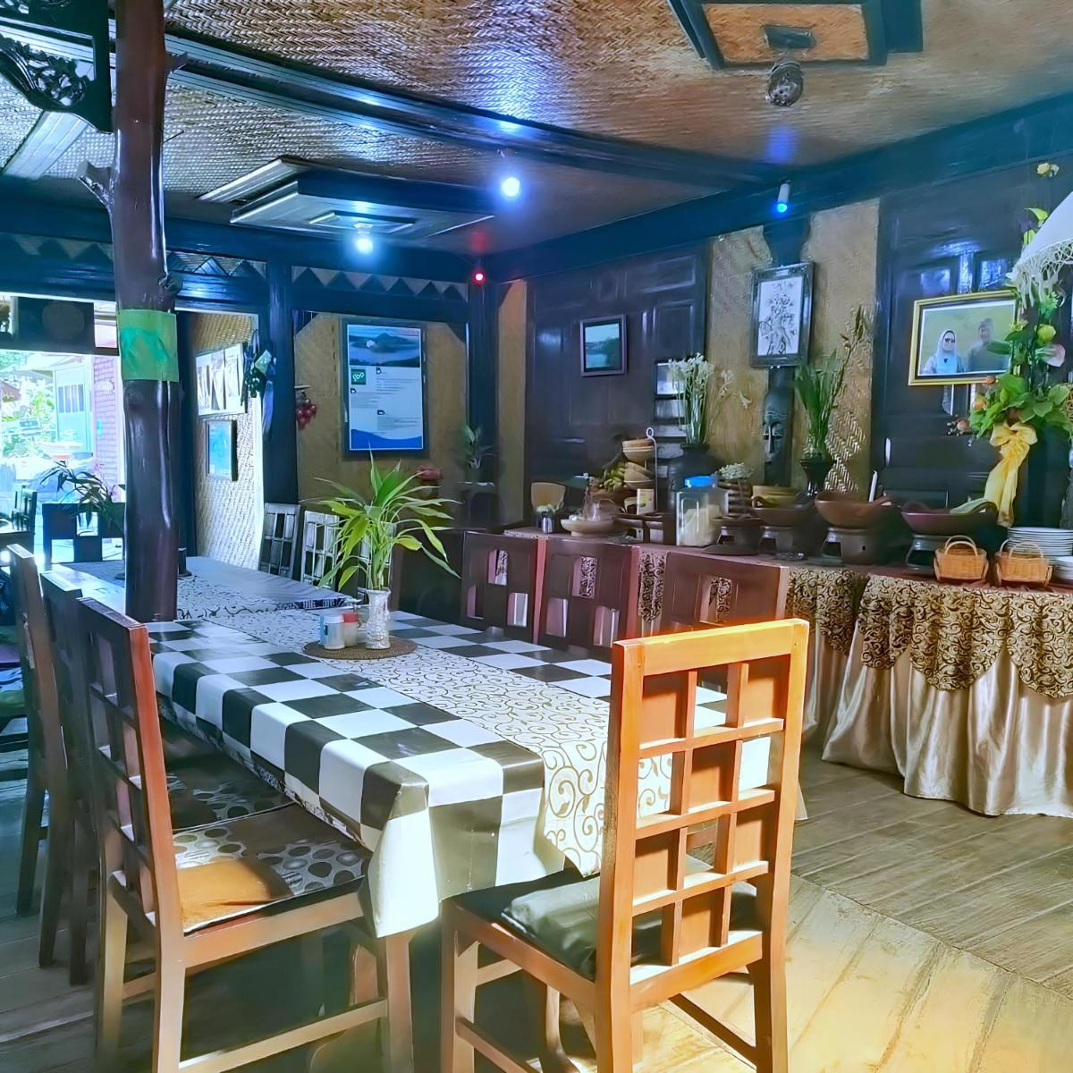 Yoschi's Hotel Bromo - Housity