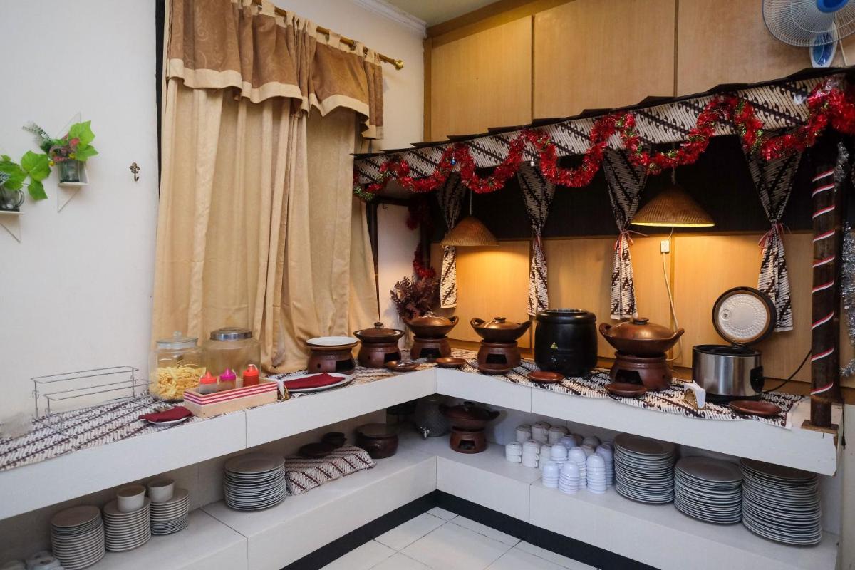 Urbanview Hotel Anggraeni Jatibarang - Housity