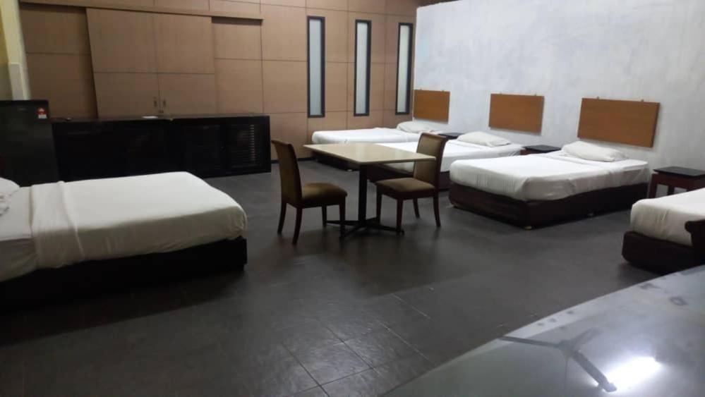 Golden Leaf Hotel Danga Bay - Housity