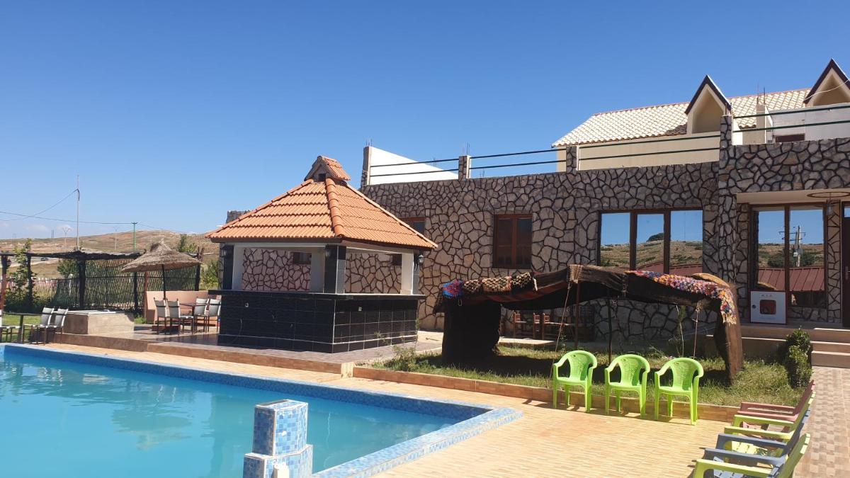 Auberge Mandar itto A station de service ZIZ - Housity