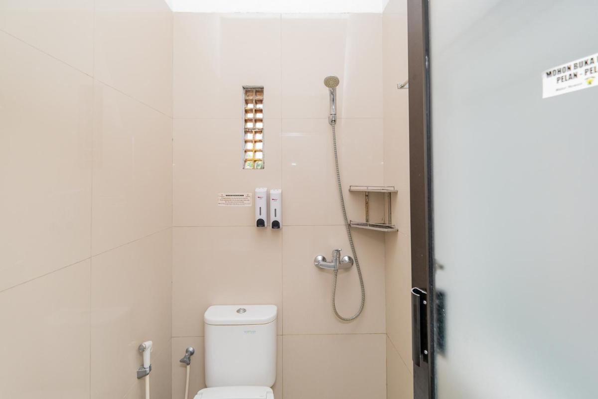 RedDoorz near Jawa Timur Park 3 - Housity