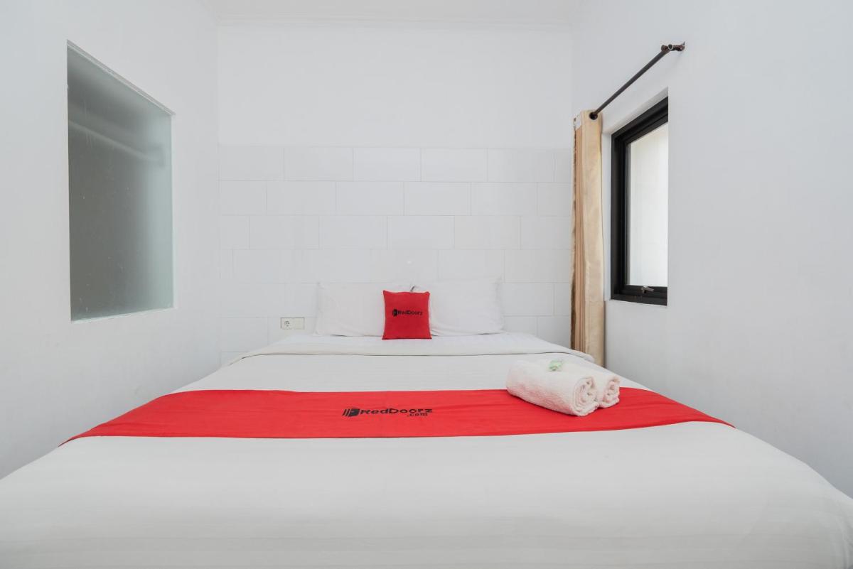 RedDoorz near Jawa Timur Park 3 - Housity
