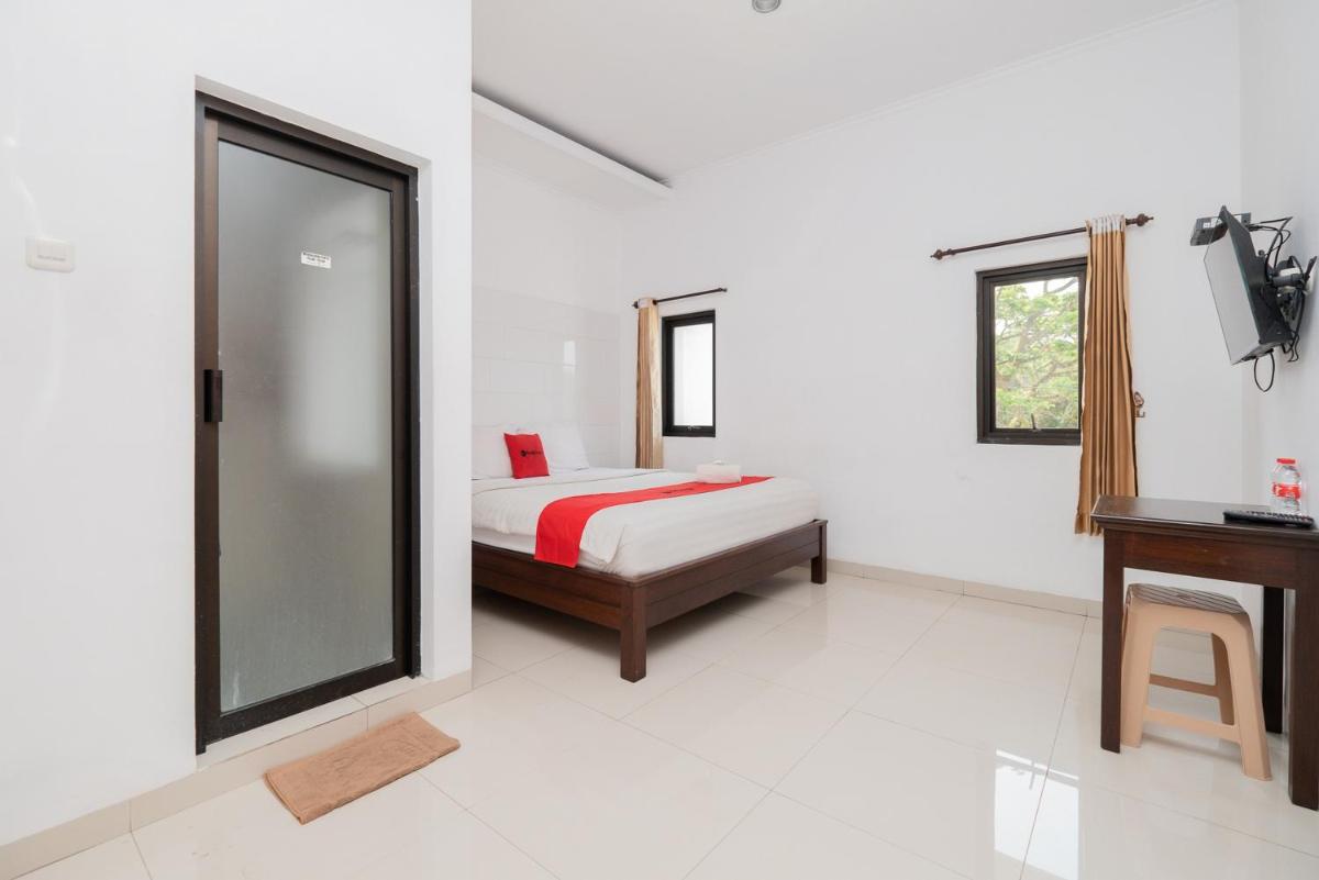 RedDoorz near Jawa Timur Park 3 - Housity