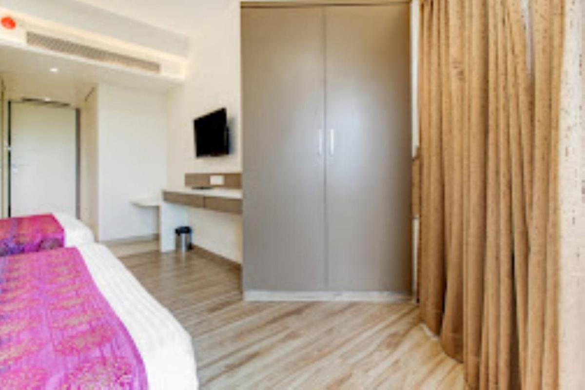 Suitetrails - Hotel Grand Mookambika , Navi Mumbai