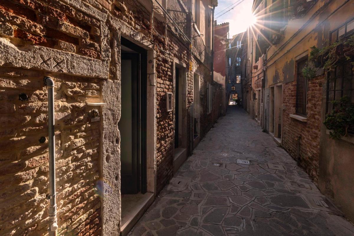 Fenix Colombina in Biennale - Your little house - Housity