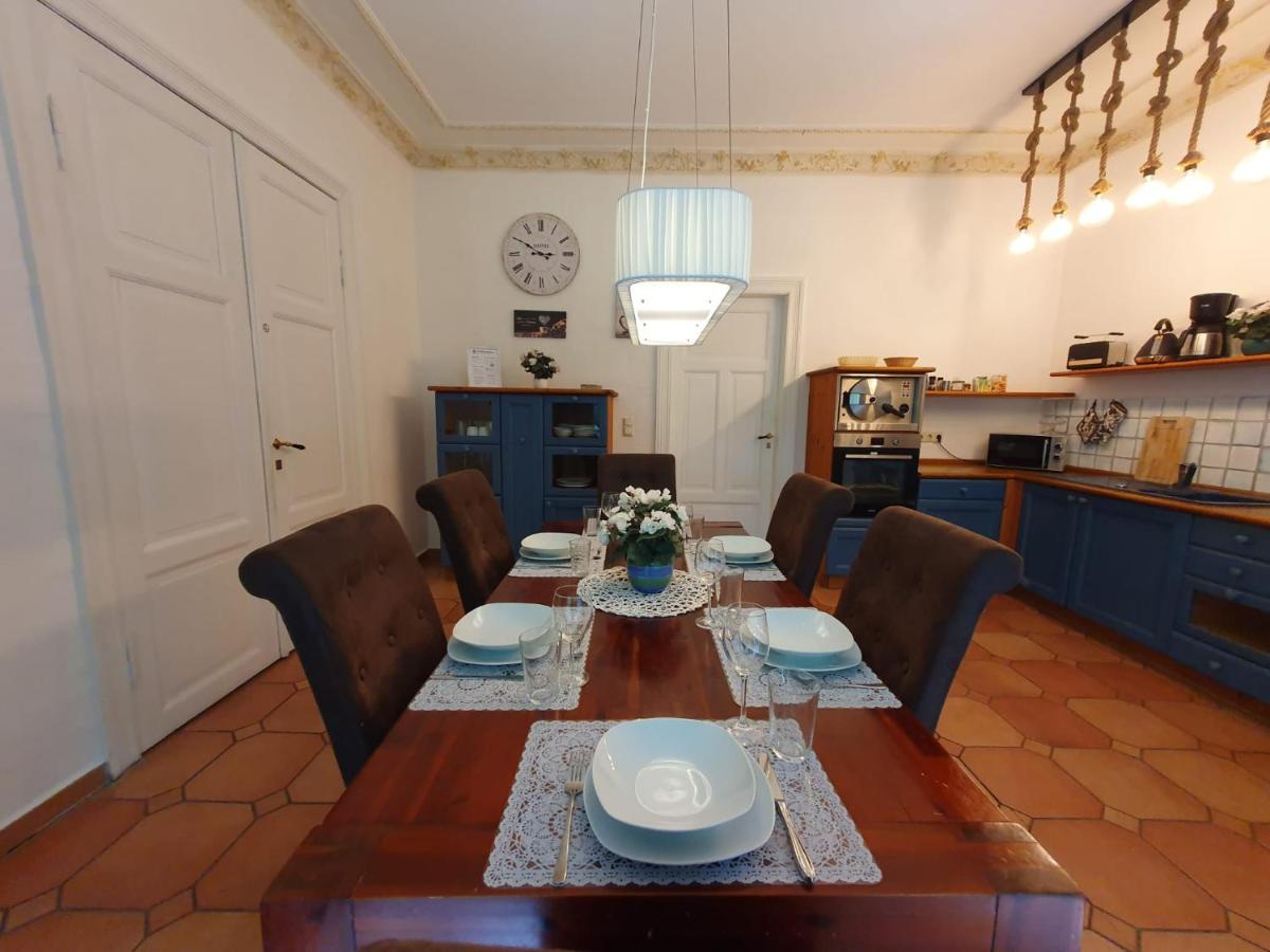 DEUTSCHE VILLA - DELUXE APARTMENT mit Sauna und großem Garten - Housity