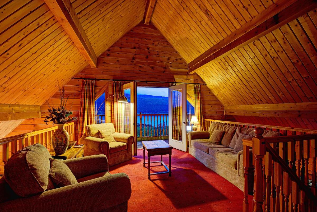 Lodges on Loch Ness - Housity