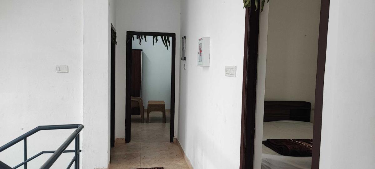 OYO 82070 RV Ruthra Lodge - Housity