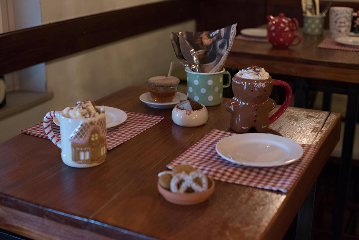 Bed & Breakfast Dvorec - Beer Fountain & Galerija Okusov - Housity