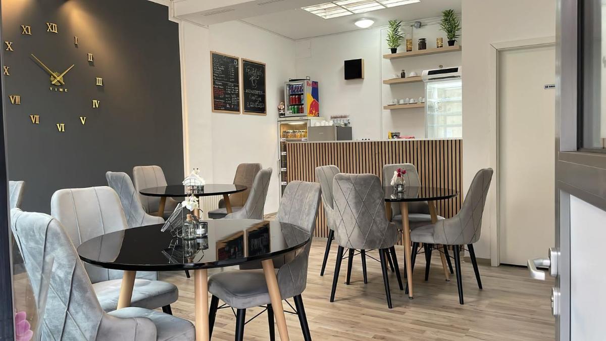 Riverside Airport Hotel - Housity