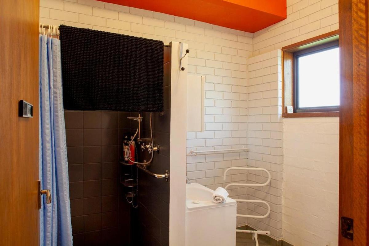 Treetops Silvan Valley Lodge - suite 1 - Housity