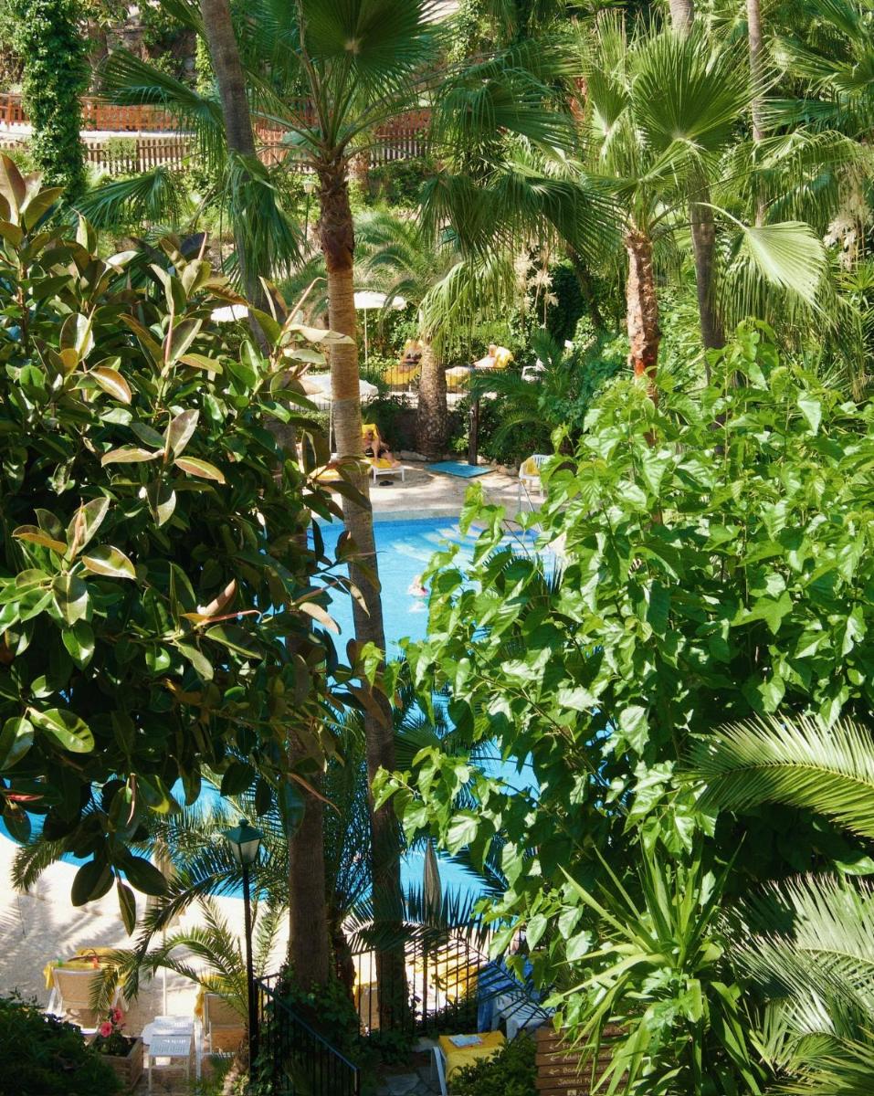 Jardín al aire libre en Hotel Bon Sol Resort & Spa