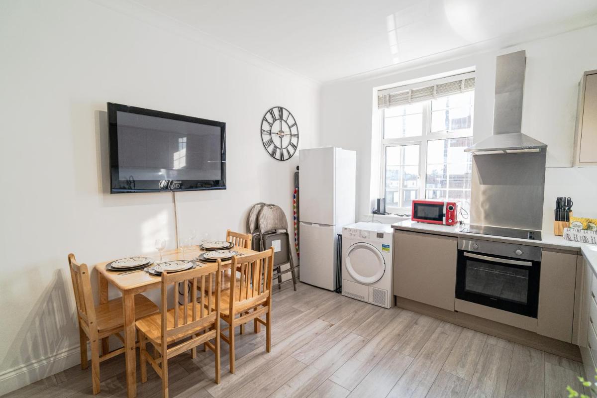 hendon Central 2 bed room 20 minutes to central London - Housity