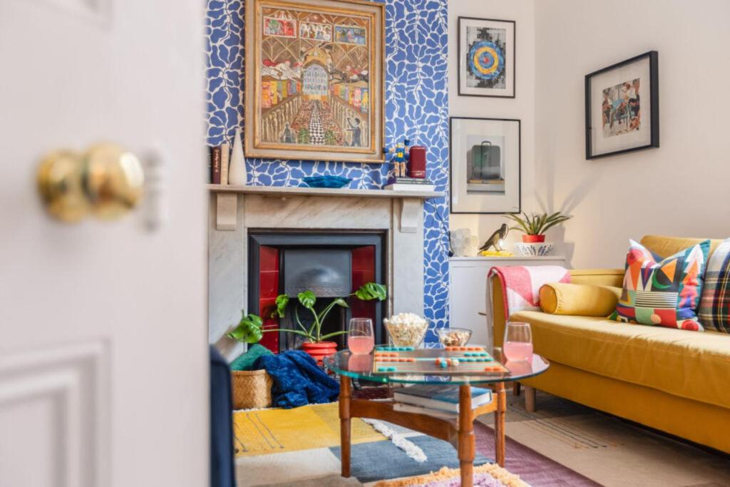 Menagerie House Luxury City Cottage, Walk Score 98 - Housity