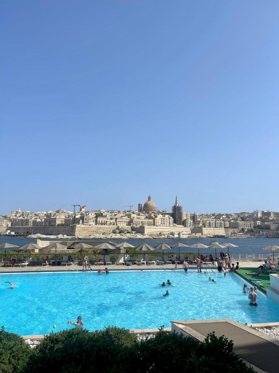 Suitetrails - Luxury Apartment facing Valletta
