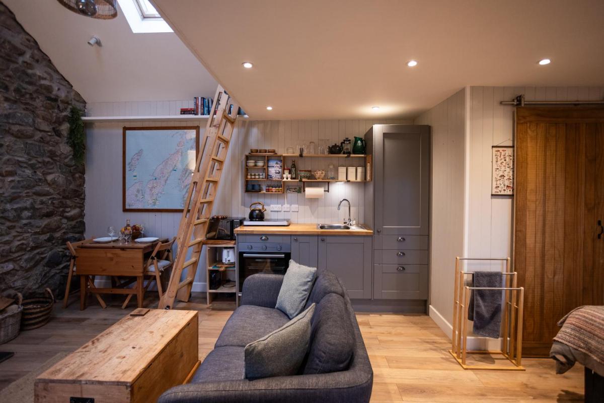 Jura, Mrs Leonard's Cottage - Housity