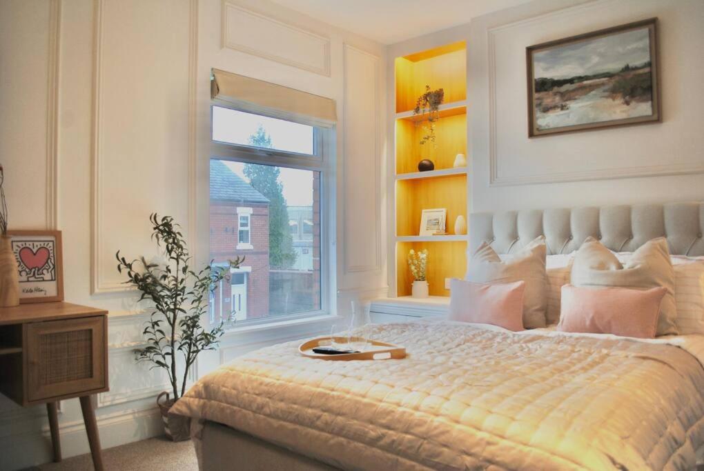 Cosy Renovated House in Warrington - Housity