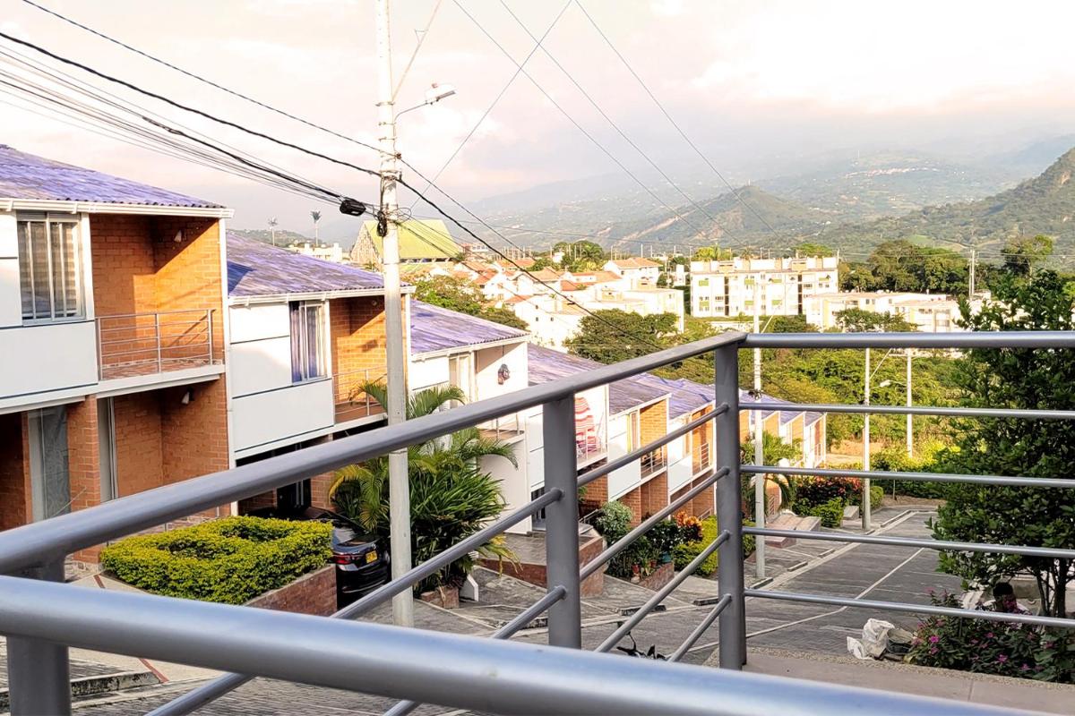 Casa de Encanto Vacacional con piscina en Anapoima, condominio privado hasta 9 personas - Housity