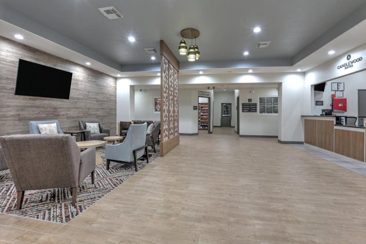 Candlewood Suites Lake Jackson by IHG - Housity