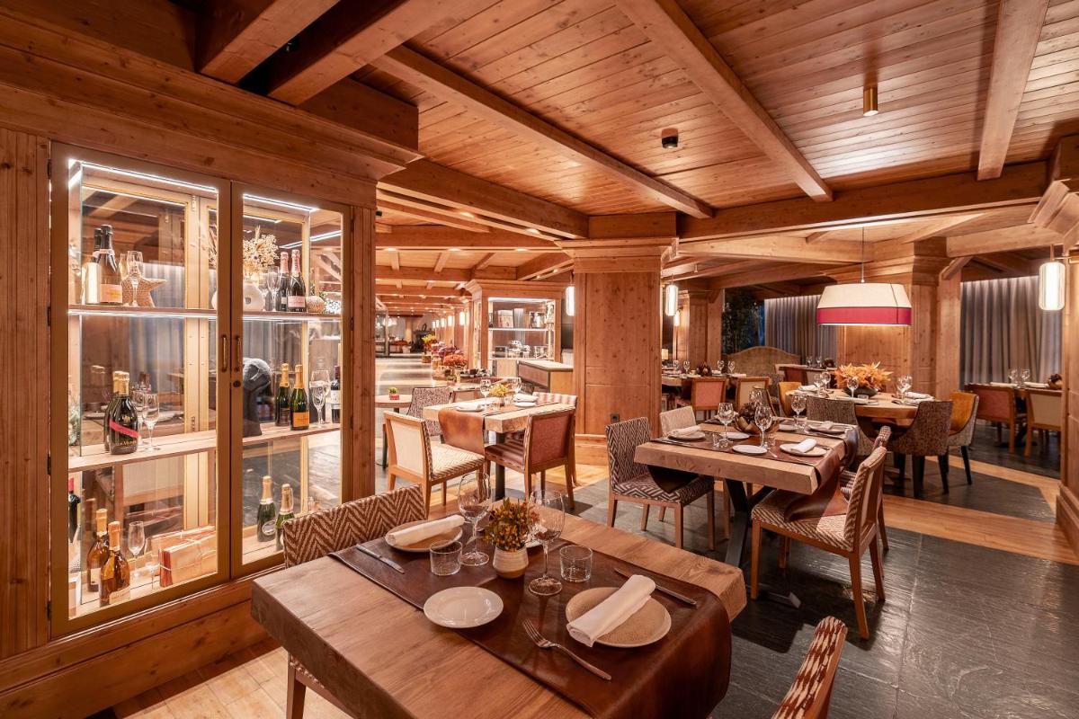 Un restaurante o sitio para comer en Eurostars La Pleta