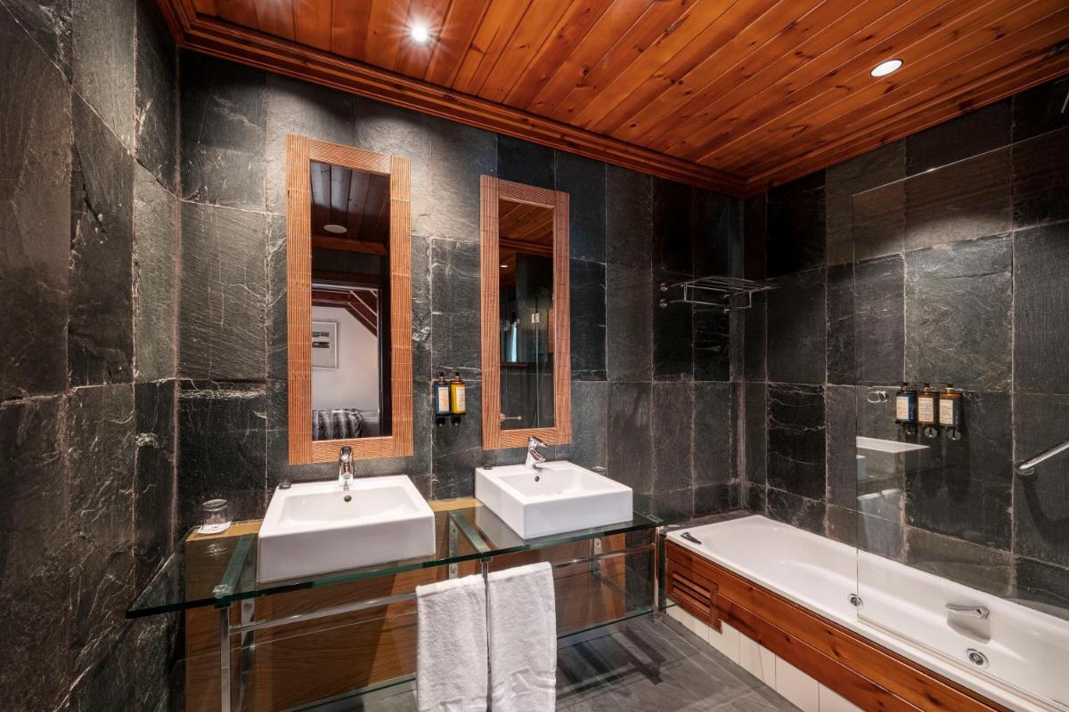 Un baño de Eurostars La Pleta