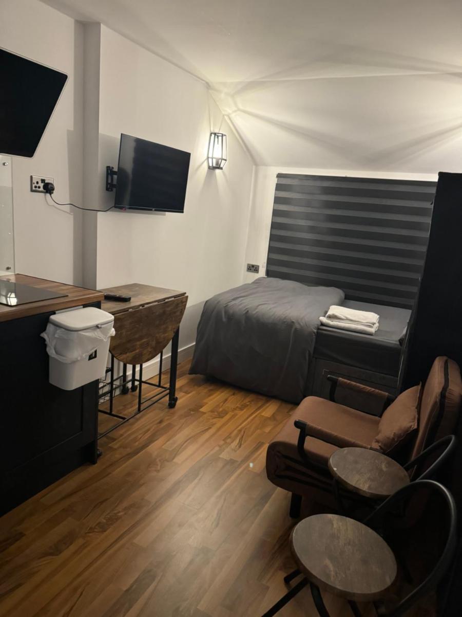 Mathews Den - Housity