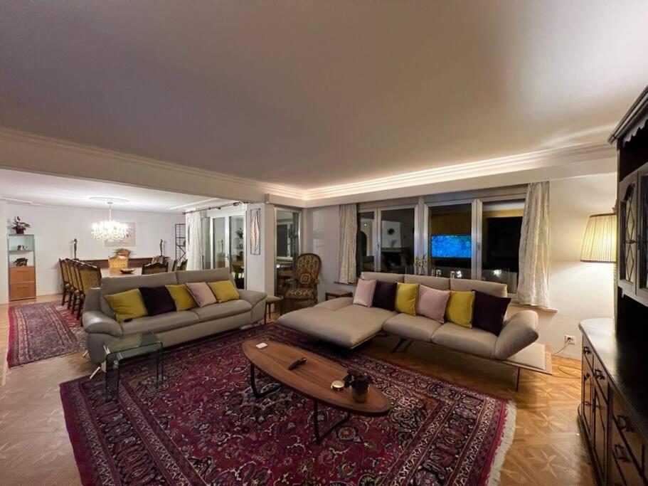 Chalet Maithili Lauterbrunnen -152-Year-Old Majestic Chalet - Housity