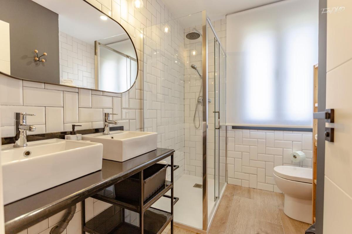 Apartamentos As Barxas Playa - Housity