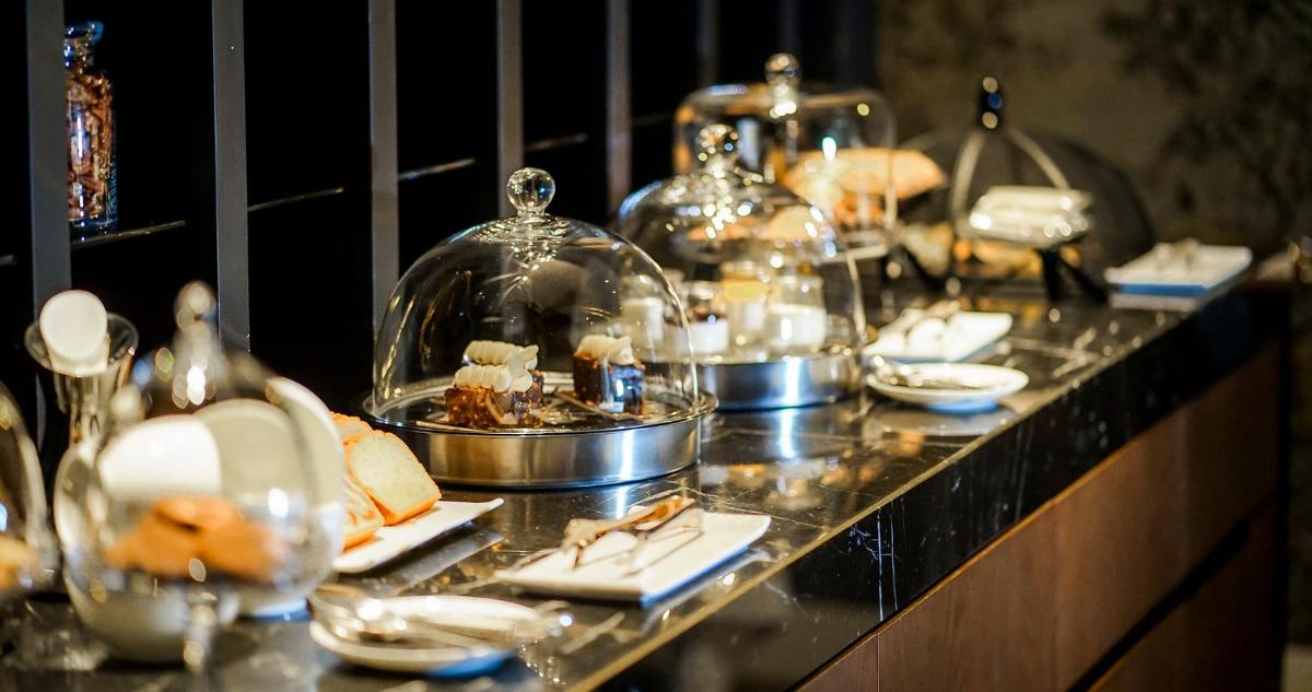Comida en o cerca de este hotel