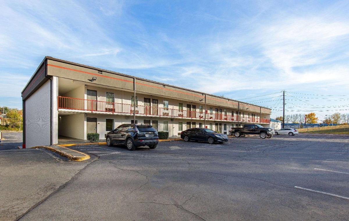 Super 8 by Wyndham Kingsport - Housity