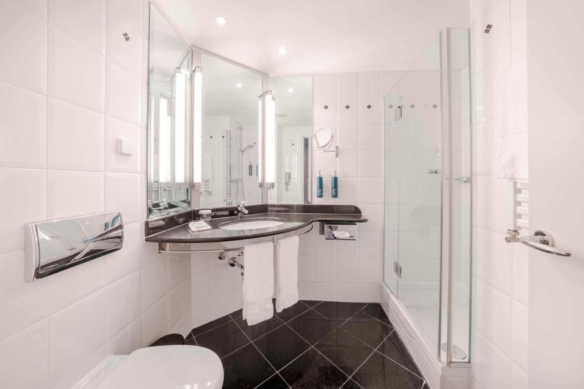 Ein Badezimmer in der Unterkunft Hilton Berlin