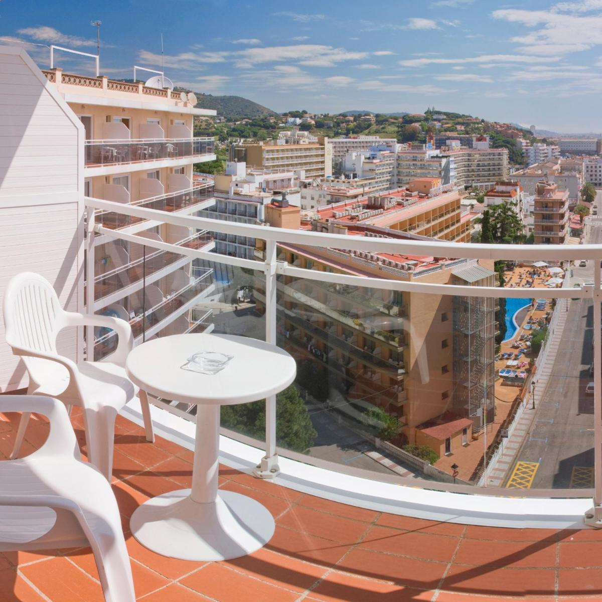 Un balcón o terraza de Hotel Oasis Park Splash