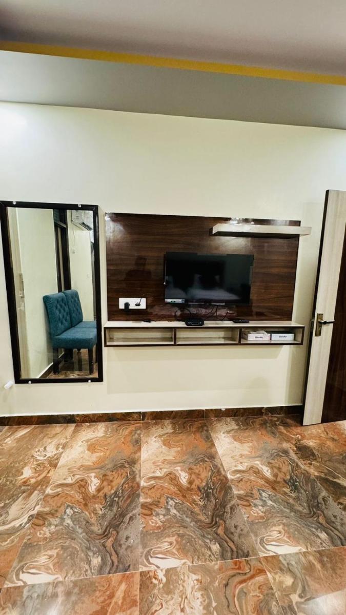 HOTEL VEDIKA PALACE - Housity