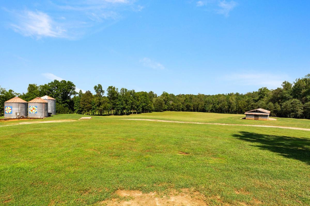 Three Silos Farm -Chatt Hills (NEW & Pet Friendly) - Housity