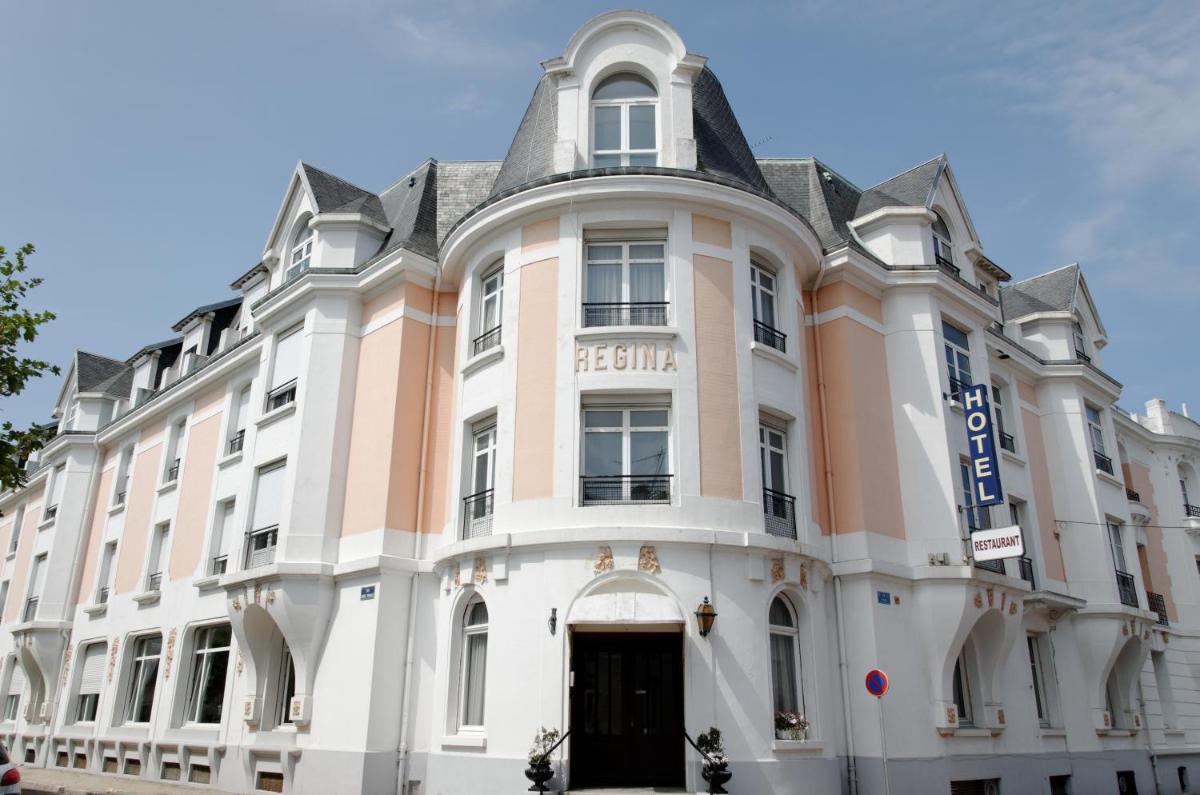 un grand bâtiment blanc avec un toit gris dans l'établissement Hotel Regina & Spa, à Berck-sur-Mer