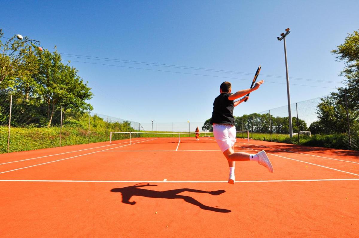 Tennis ou squash au sein de l'hôtel ou à proximité