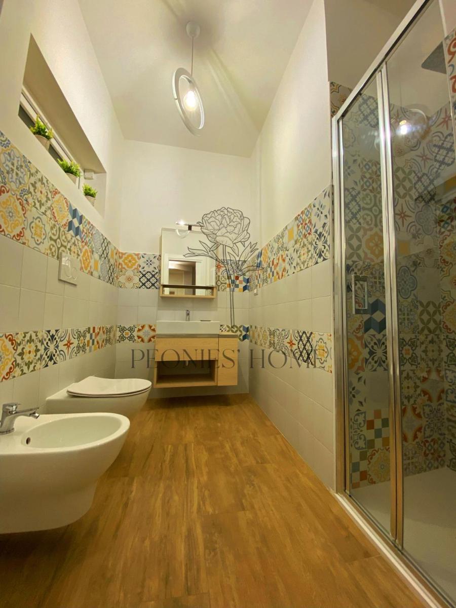 Peonies' Home - Housity