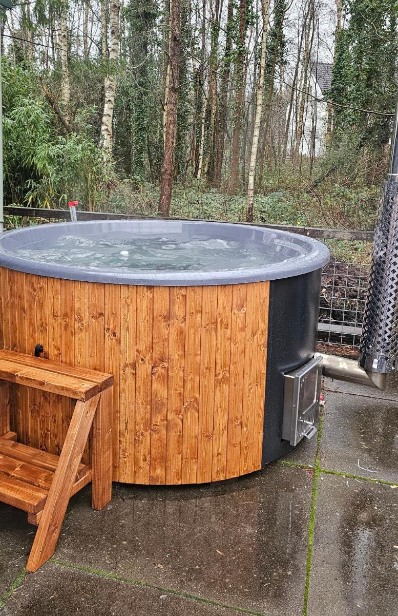 Balistyle guesthouse incl Hottub near Amsterdam and Haarlem - Housity