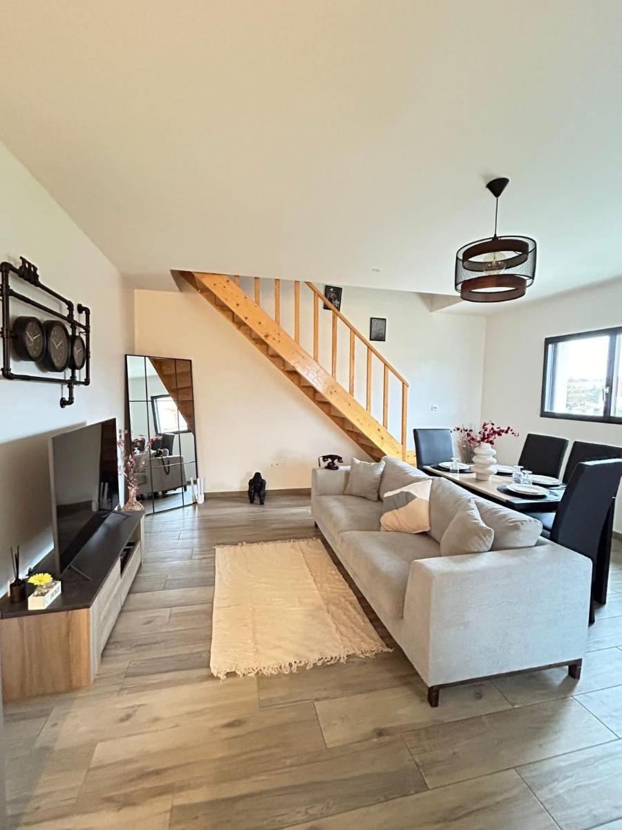 Duplex, parking gratuit privé, 5min centre Auxerre - Housity