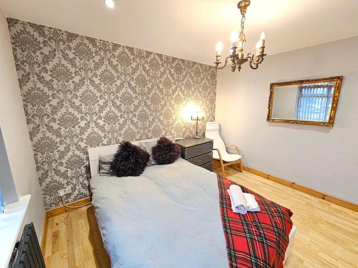 Beautiful family home, Free Parking, 30min Heathrow, 40min Wembley, 60min Central London - Housity