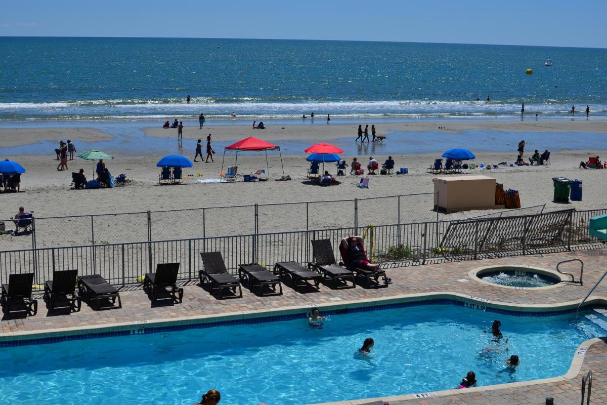 Huge Ocean Front Condo, Amazing Views - Housity